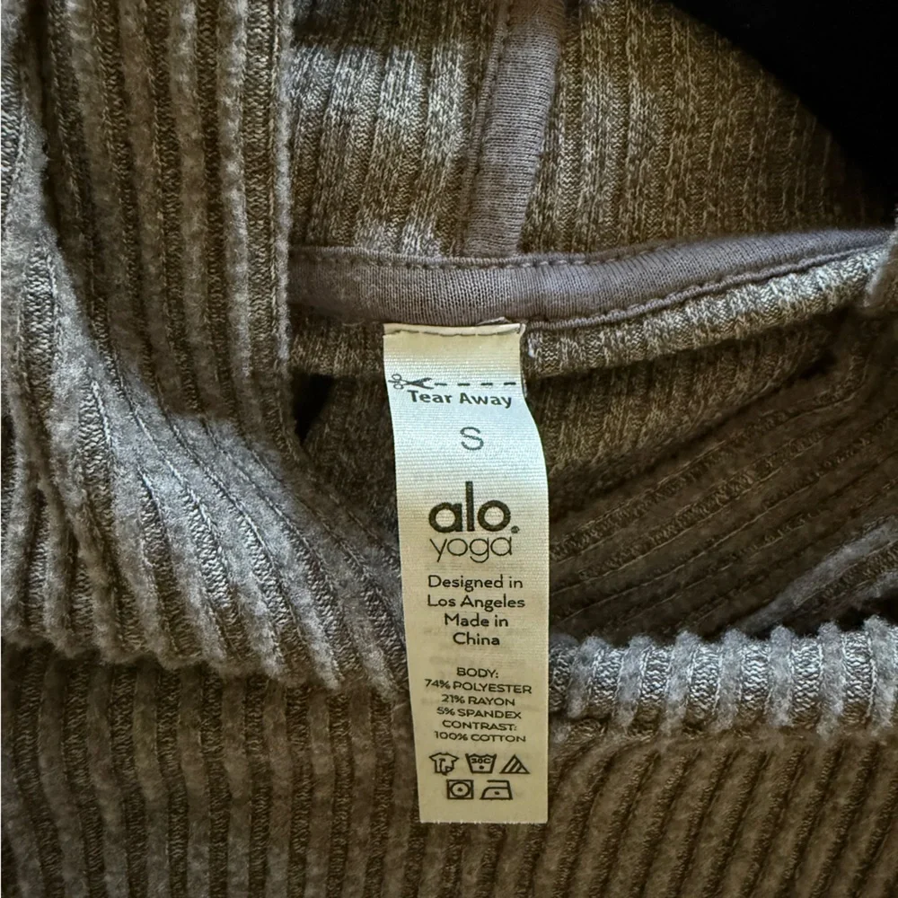 ALO Yoga Cropped Hooded Muse Sweatshirt - Picture 5 of 5
